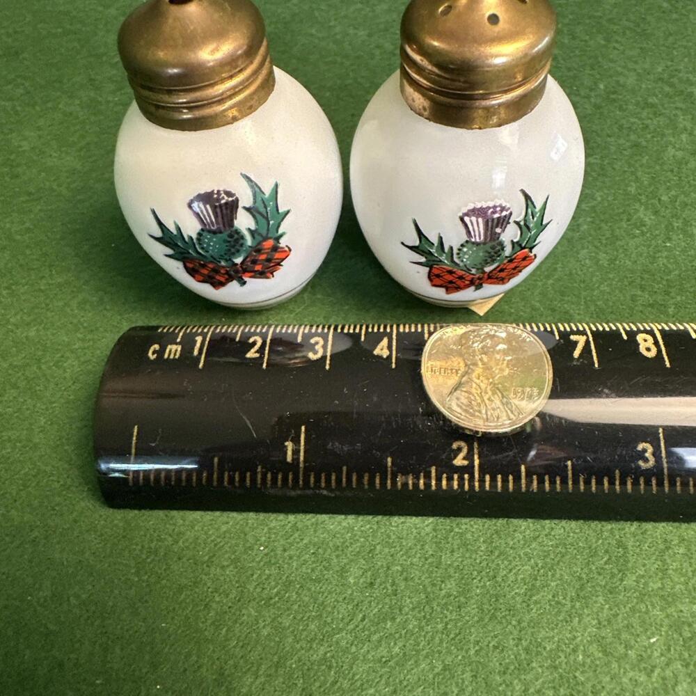 VTG Ireland 60'S Christmas Holly Red Bow MILK GLASS SALT AND PEPPER SHAKERS - Picture 2 of 9